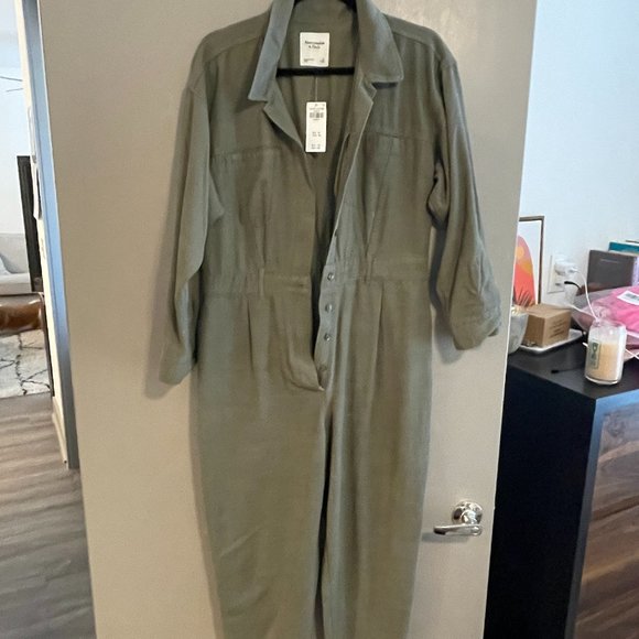 NWT Abercrombie Long-Sleeve Utility Jumpsuit - Picture 1 of 5
